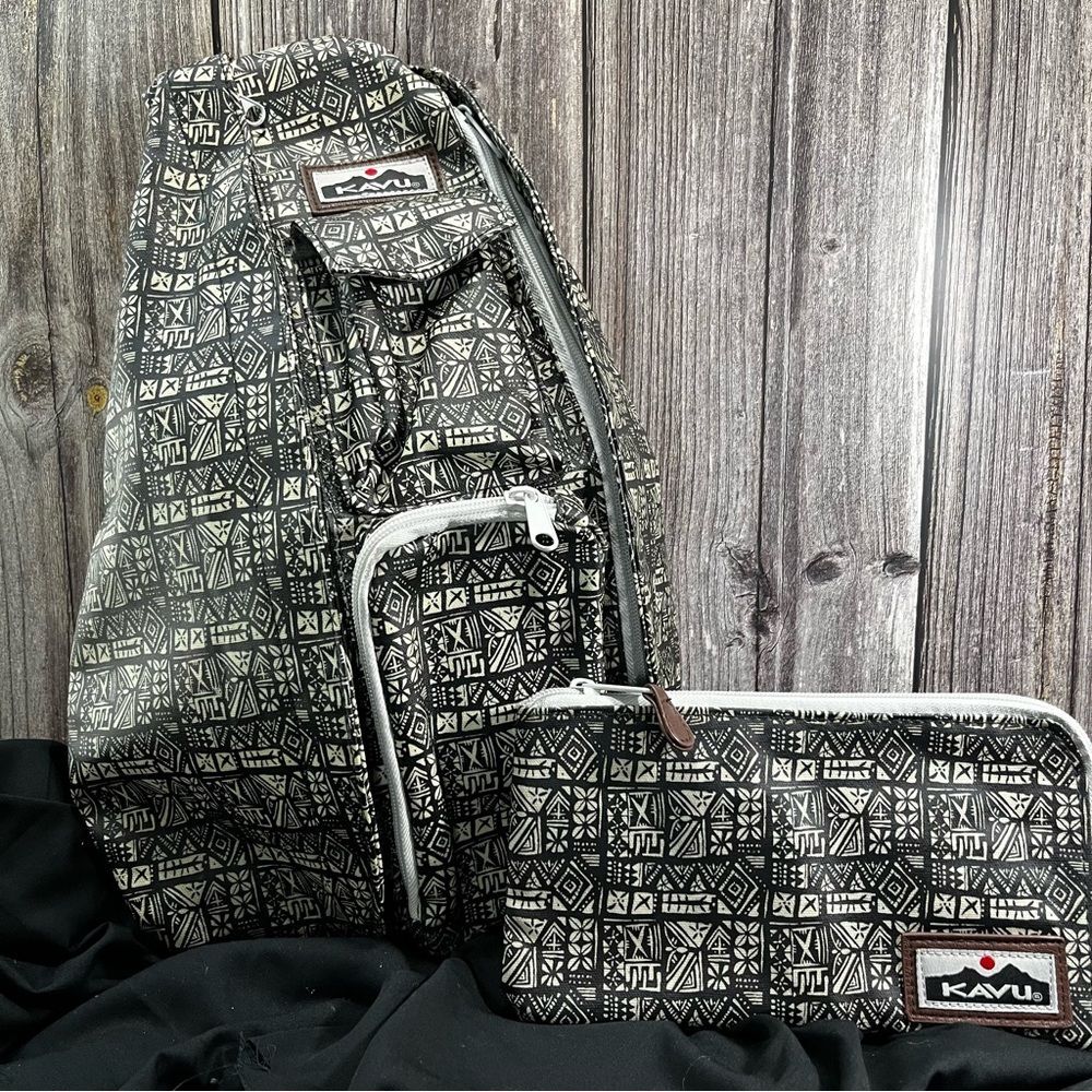 Kavu 2 piece bundle - Boho Sling and Wristlet in Island Batik print